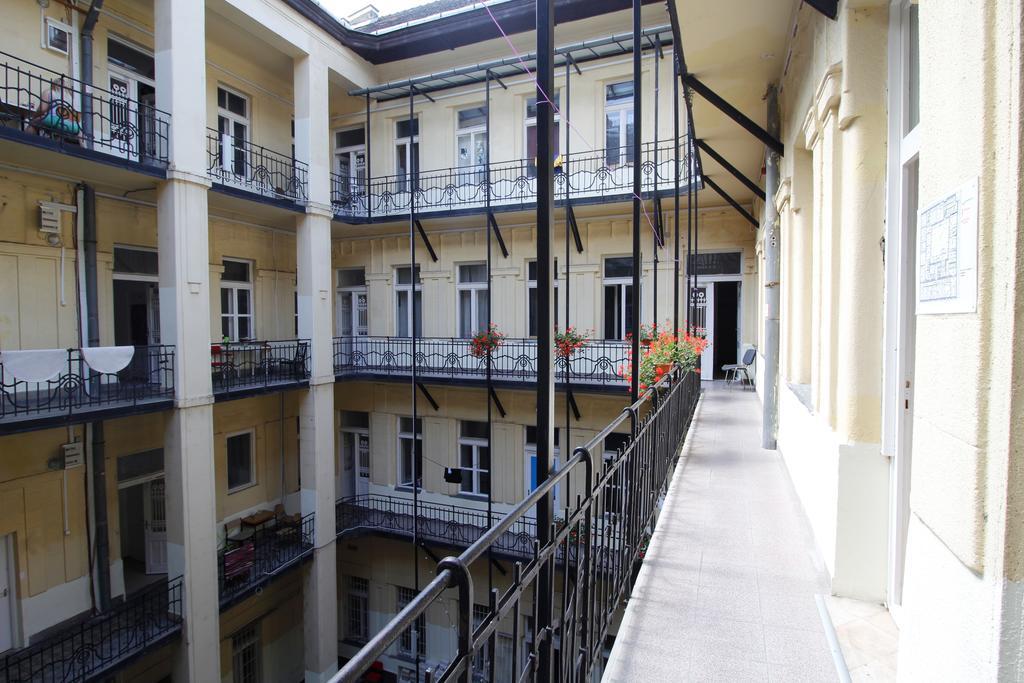 Dbc Hostel Budapest Exteriör bild